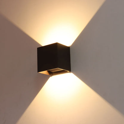 Westgate Manufacturing Outdoor Cube Light With Beam-Angle Fins 15W 600Lm CCT Selectable 2700K/3000K/3500K/4000K/5000K Dimming Bronze (LRS-Q-MCT5-BR)